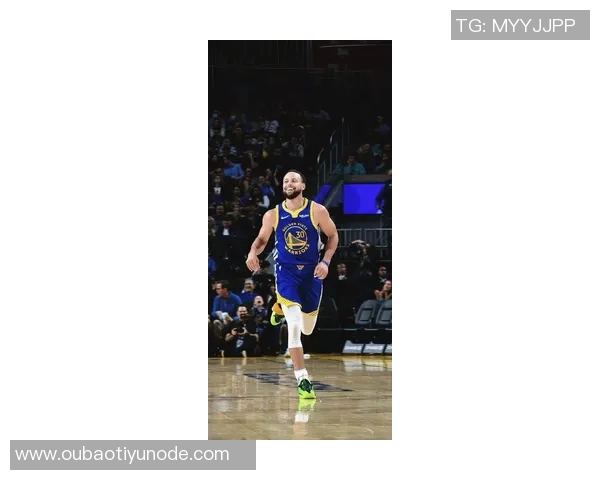 库里第二节神勇表现连中五记三分球展现超强实力引爆全场气氛